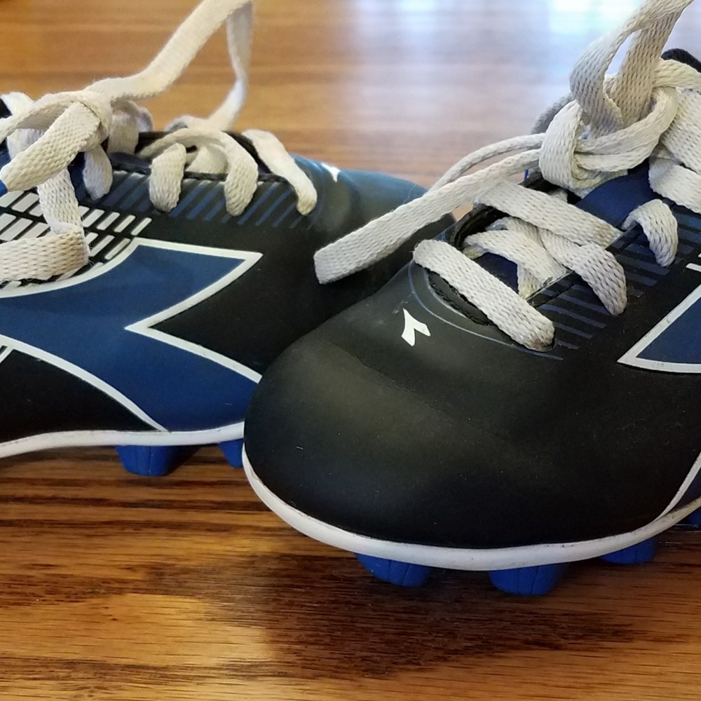 Toddler size 9 Diadora cleats